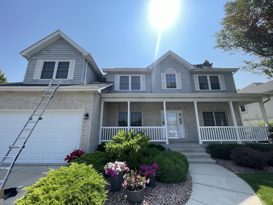 Residential roof service project